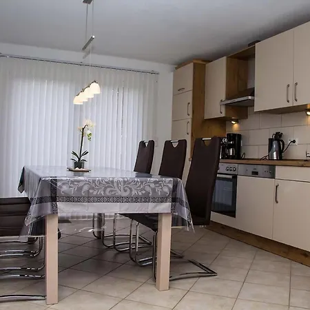 Mit Sonnenterrasse, Parkplatz Und Kamin Prázdninový dům *